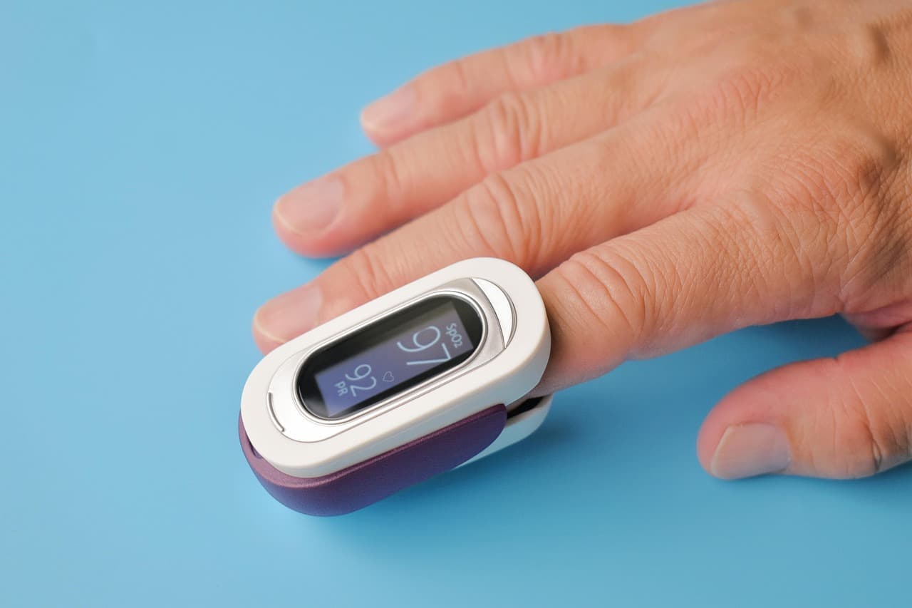 Fingertip Pulse Oximeter with OLED Display